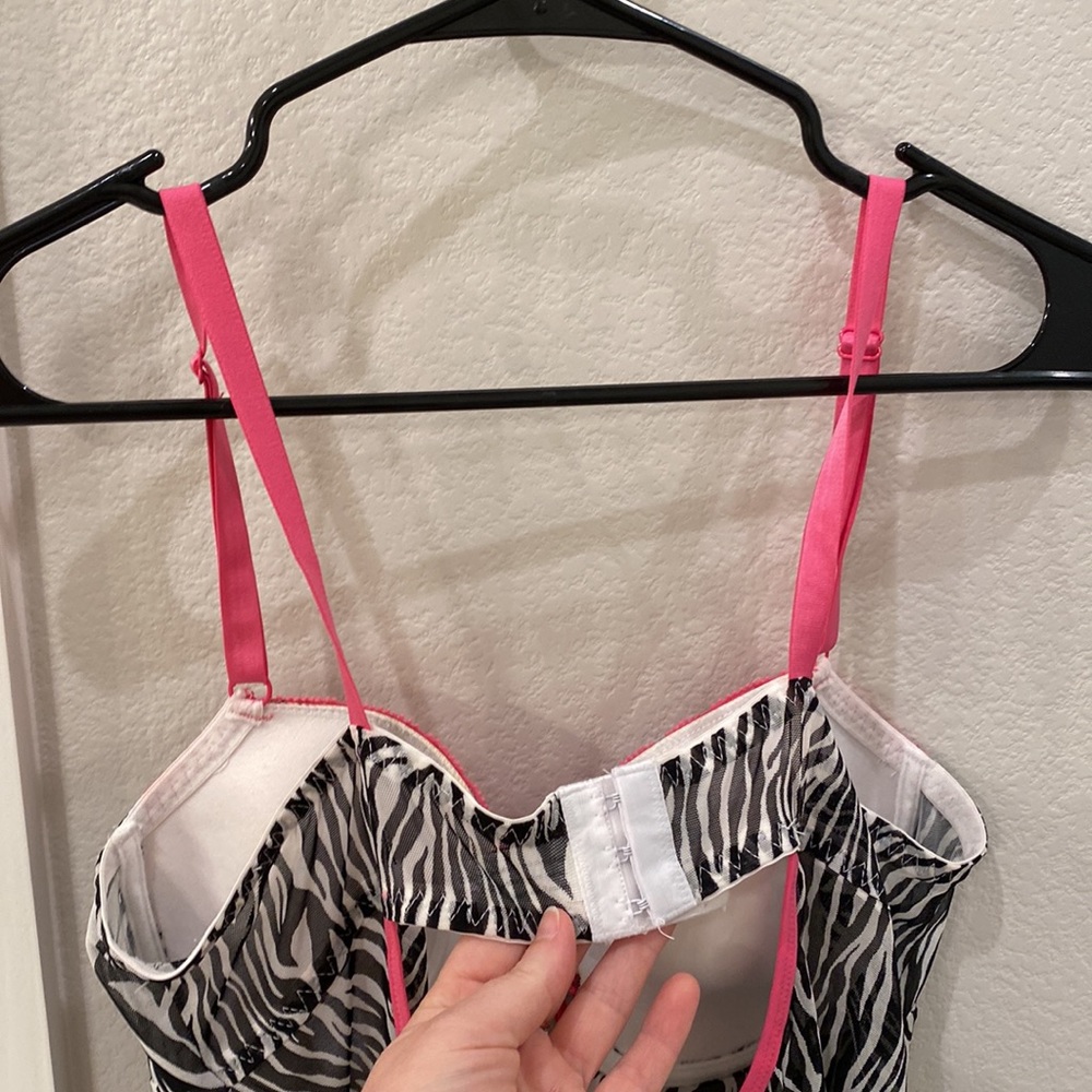 Euc Torrid Plus Size 0 Underwire Zebra Ruffle & H… - image 6